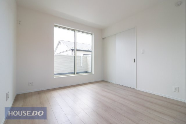 洋室：1部屋→2部屋へフレキシブルな活用！間仕切りで生まれる新しい可能性☆ライフステージに合わせて暮らしを変える自由な間取りが実現！
