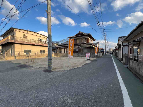 【浅川日の峯二丁目（3期）の前面道路含む現地写真】