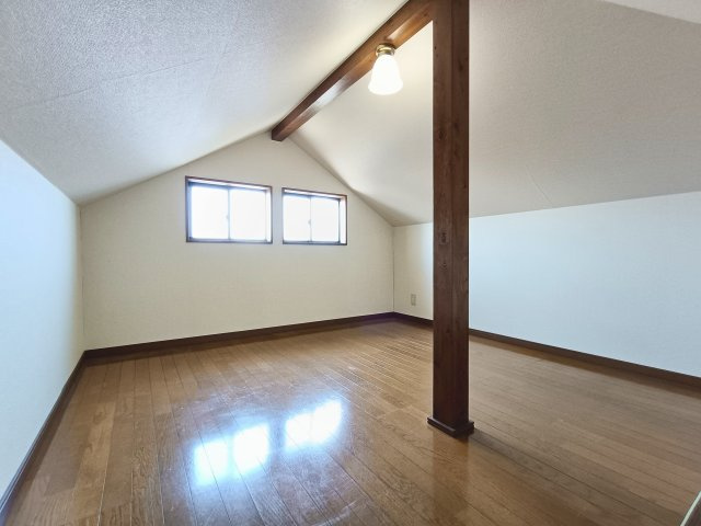 【小屋裏収納】