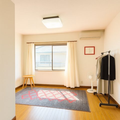 使い勝手のいい洋室です