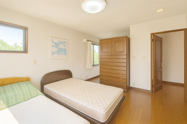 落ち着いて過ごせるお部屋なので、寝室にいかがでしょうか