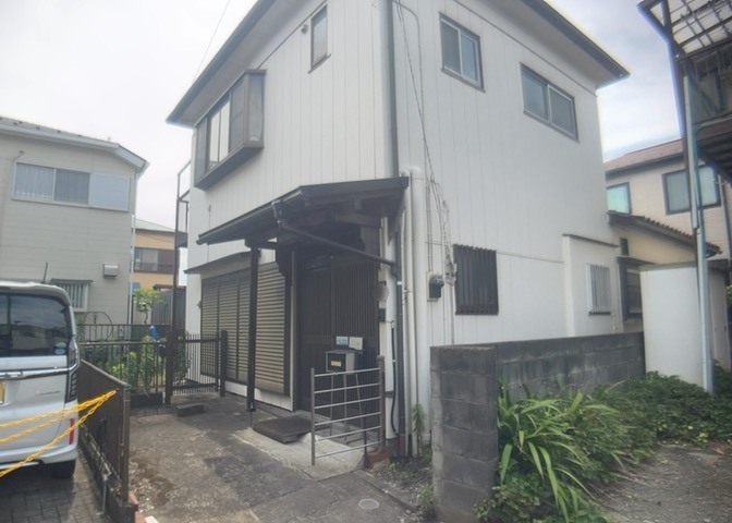 土地の形が極端に長細かったり、狭小地、あるいは道路との高低差がある傾斜地だった場合、後々売ろうとしても買い手がつかない場合もあります。後々、売却することになった時に価値の下がらない土地を選びましょう。
