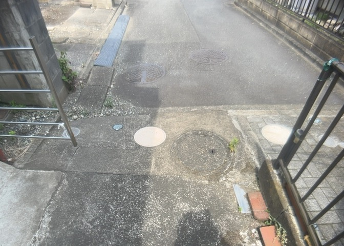 家を建てる前提で土地を探している場合、地盤の丈夫さは譲れない条件の一つです。地盤が脆弱だと追加工事が必要となります。また、過去に地盤沈下や液状化現象を起こした土地は、できるだけ避けた方がいいでしょう。