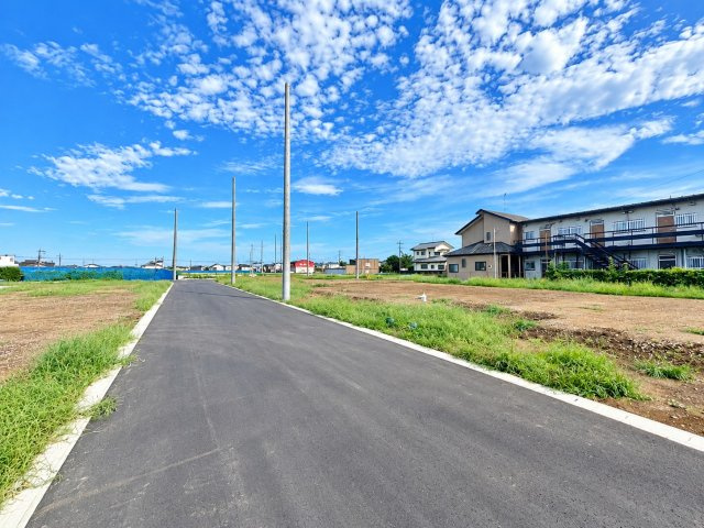 現地（2026年9月）撮影　現地、道路も入って完成間近です。