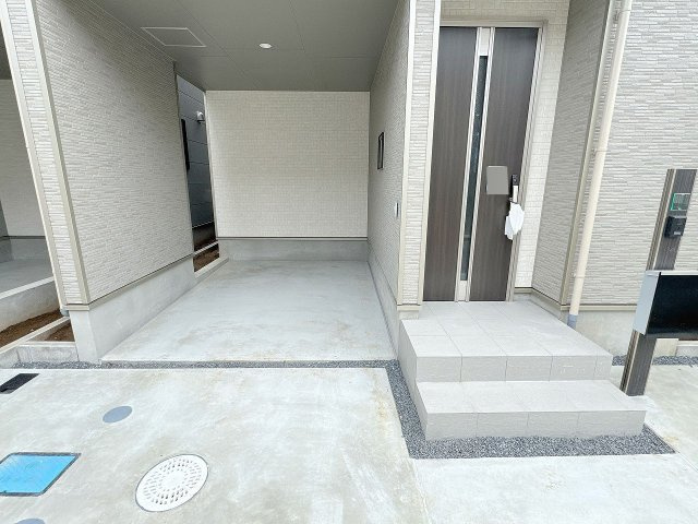 雨風から守れるビルトインガレージ完備。