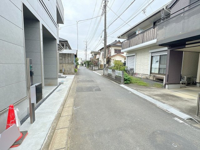 前面道路（西）