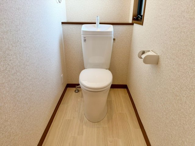 2階トイレも新品交換済です♪