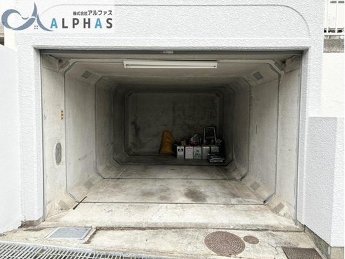 雨風から大切な愛車を守るビルトインガレージです♪