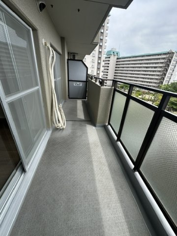 南向きなので、陽当りも良く気分も爽快！2部屋続きのバルコニーで洗濯物もたっぷり干せます。