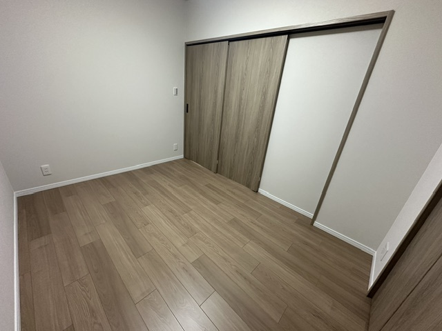 キッチン横の4.5帖洋室！目の届きやすさを生かし、子供部屋として活用するのもオススメです。