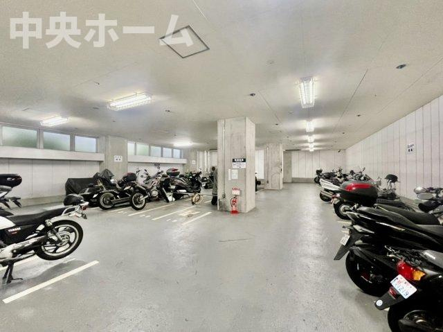 【バイク置場】最新の空き状況や費用などの詳細は担当スタッフまでお問い合わせください。