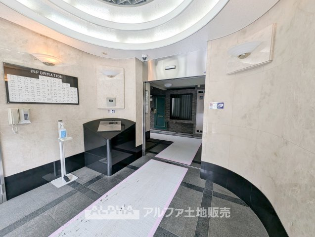【Lobby】　◆ロビー◆住まいへ帰るたびに心を落ち着かせてくれるロビー。整えられた共用空間が、快適な暮らしの始まりをやさしく演出します。