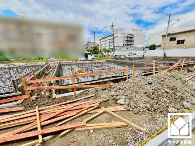 南向き・東向き・北向きの3面採光の窓から自然光を取り込む、開放感あふれる暮らし。隅々まで光が降り注ぎ、明るく心地の良い空間。