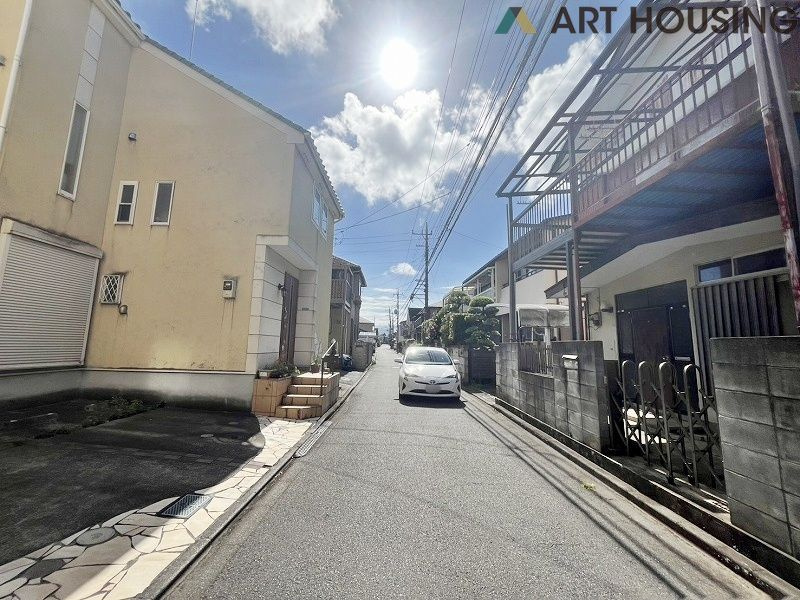 前面道路含む現地写真です