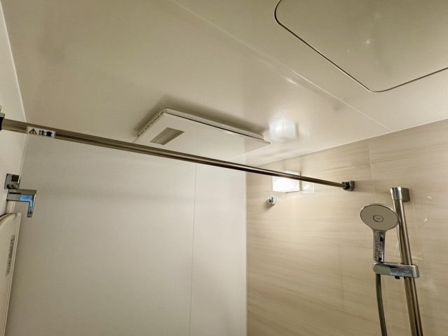 雨の日も、夜間も。干す時間を気にしない「浴室乾燥機」で、毎日の洗濯を自由な時間に