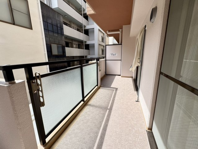 南側バルコニーから広がる開放的な空と、たっぷりの陽光に包まれる住まい