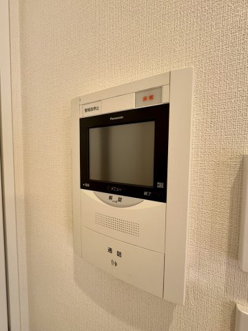 顔が見える安心感。TVモニター付インターホンで不審な訪問をシャットアウト