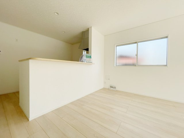 対面キッチンなので食事の配膳や片付けも楽々♪