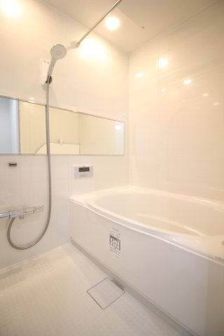 丸ごと交換されたお風呂には嬉しい浴室乾燥機付き！
