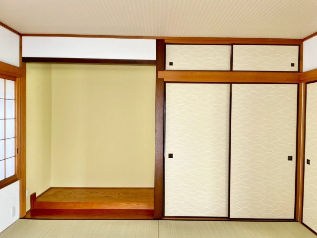座布団や季節家電などの収納に便利な押入れもあります♪
