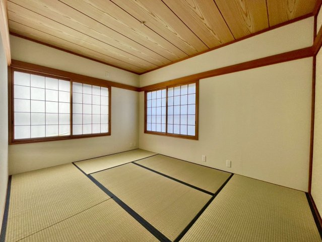 2階6帖和室です♪安らぎが深まるお部屋ですね♪