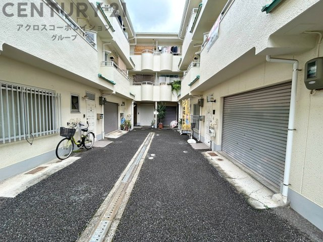 鉄骨造3階建
