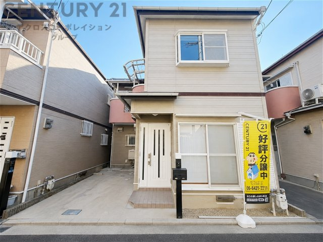 陽当たりの良い明るい住まい。落ち着いた住環境で、毎日の暮らしも快適に。現地で実際の広さや住み心地をぜひご確認ください。マイホームをお探しの方におすすめの一邸です。