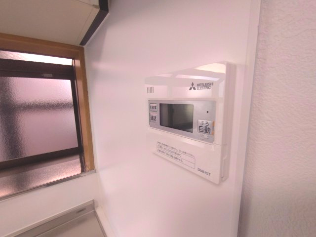給湯リモコンです。キッチンからお湯張りが出来て便利ですね。