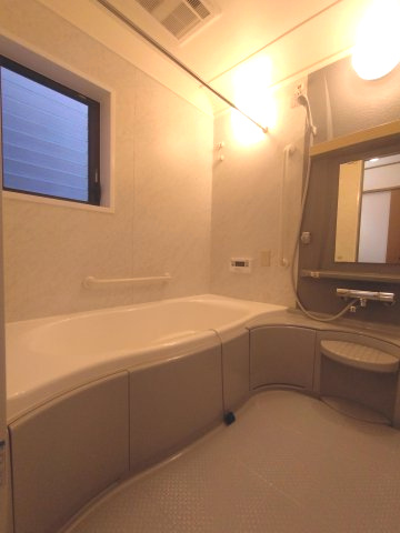 一日の疲れを解きほぐすバスルーム。快適なリラックスタイムを過ごせます