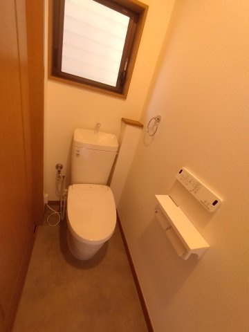 2階トイレです。新規交換済です♪