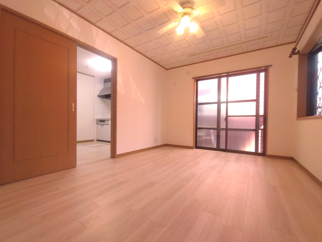 1日の中で過ごす時間が長いリビング。快適な空間となっております