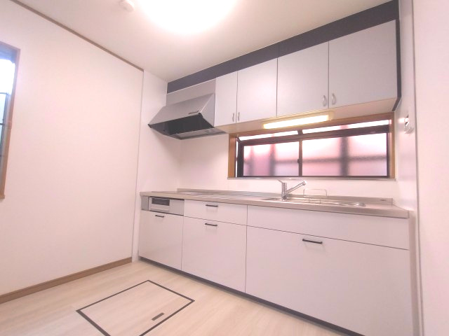 収納力のあるシステムキッチン　生活感を感じさせないおしゃれな生活ができます