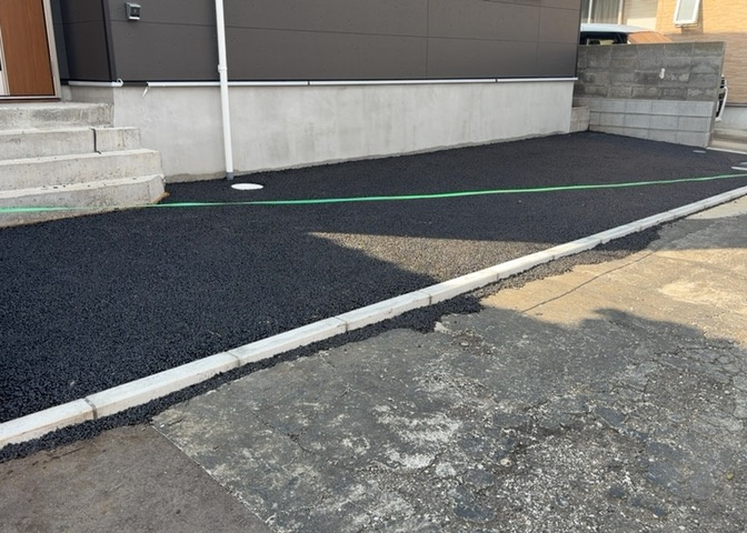 駐車場と明記されていても、最小スペースでつくられた駐車場だと大型車は駐車できなかったり、出入りしにくくなったりする可能性があります。お車のサイズと購入したい物件の駐車場のサイズを現地で確認しましょう。