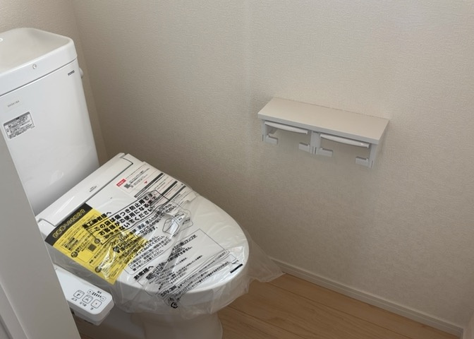 トイレは大きさや形、機能、抗菌性などが異なる多種多彩なタイプが各メーカーから出ています。それぞれに良さがあるため、事前にどういったタイプのトイレがいいのかをご家庭内で決めて、内見に行くといいでしょう。
