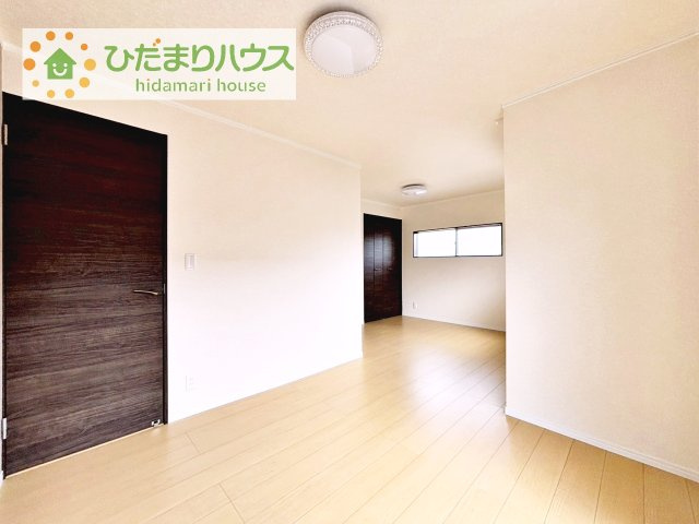 大きなベッドを置いても余裕の広さの主寝室♪