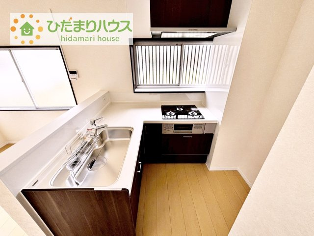 料理をしながらでも、ご家族との会話を楽しめる対面式キッチン♪