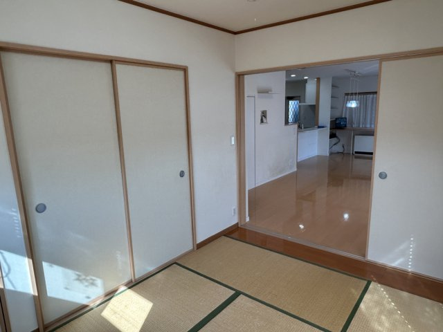 LDK横の和室（洋室畳敷）です。