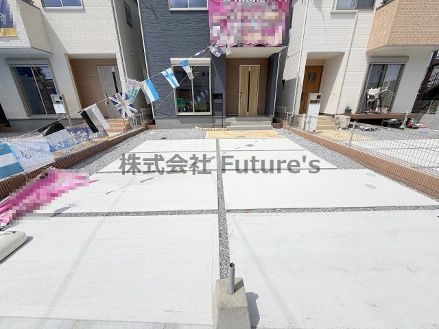 家族の車＋来客用にも便利な並列2台駐車可能