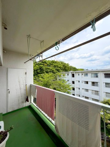 南側のワイドバルコニー！お布団干しも楽々です！