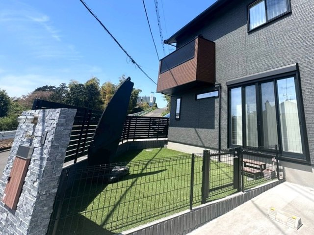 狭山市大字笹井　中古戸建　外観写真？　建物の南側にはお庭スペース付き！