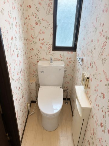 シンプルですっきりとしたトイレ空間