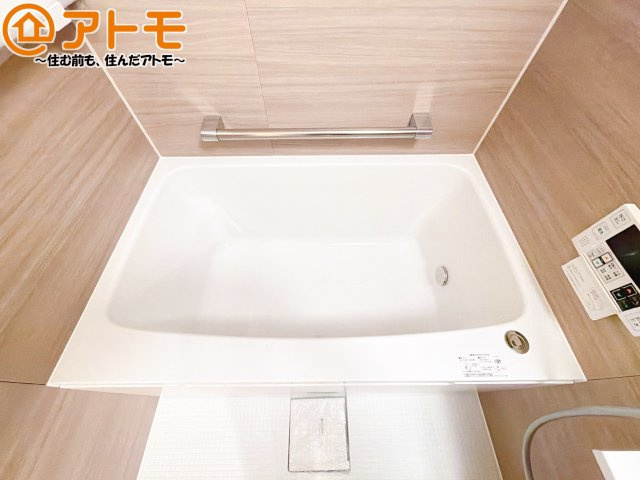 ボタンひとつで湯張りのできるオートバスは、追い炊きも給湯温度の変更も楽々♪