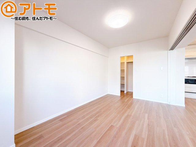 収納スペースもしっかり確保したお部屋は、収納家具の数も減らせるのでお部屋を広く使えます！