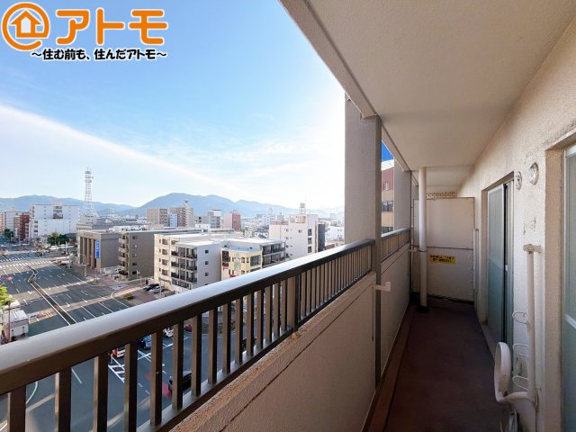 陽当りの良いバルコニーはお洗濯物はもちろんお布団もふかふかになります♪