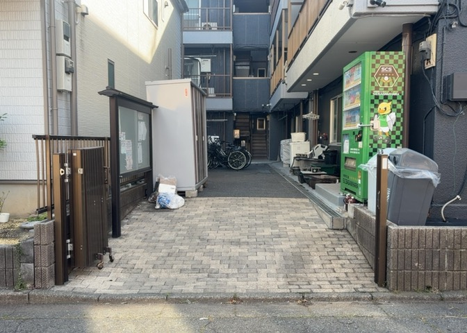 マンションのエントランスには、もともと風よけや防犯の役割がありますが、マンションによって宅配ボックスなどの設備が備わっている所もあります。日々の生活をイメージしながら生活しやすさをチェックしましょう。