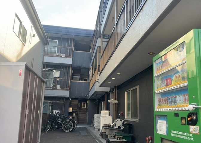 駐車場と明記されていても、最小スペースでつくられた駐車場だと大型車は駐車できなかったり、出入りしにくくなったりする可能性があります。お車のサイズと購入したい物件の駐車場のサイズを現地で確認しましょう。