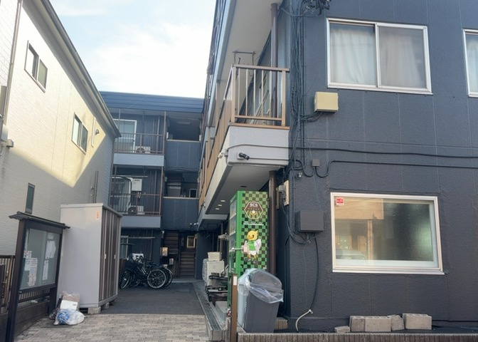 物件によっては、入居者が個人的に使用できる専用庭がついているものもあります。また、住宅の中にある土間の部分を庭と呼ぶこともあります。庭の用途は住む人によって変わり、それによってデザインもさまざまです。