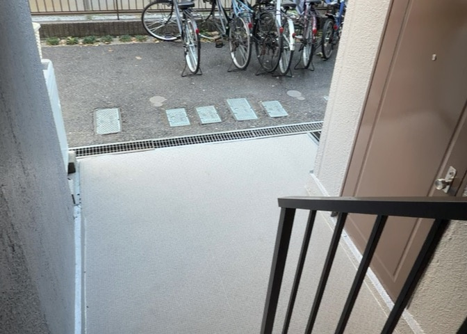 ロビーというと、エントランスと何がちがうの？と思いますよね。実はロビーとエントランスには明確な決まりはありません。物件によっては、エントランスを入って広がるある程度の広さのある空間がロビーとなります。