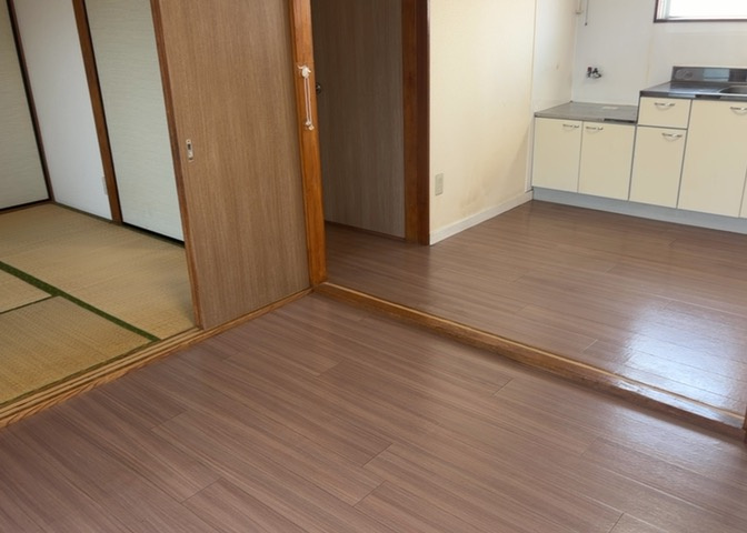 直線タイプはLとDKを一直線に並べた形で対面キッチンのタイプです。一般的なのでよく見かけるかもしれません。直線タイプに似た直接アイランドタイプは、キッチンとダイニングの間に壁がない分広く感じられます。