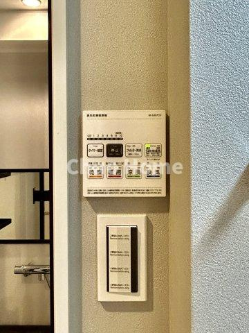 【浴室乾燥機】暖房・冷風・換気・乾燥が可能です。毎日を快適に過ごせるうれしい機能が揃っています。雨の日の洗濯物も安心です。